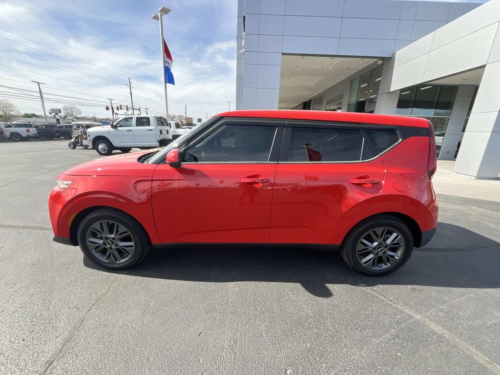 Used 2022 Kia Soul EX image 4