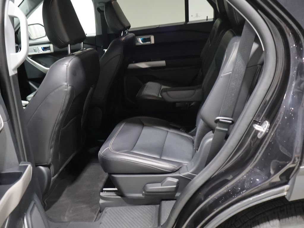 Used 2024 Ford Explorer Limited w/ Equipment Group 301A AWD/4WD image 17