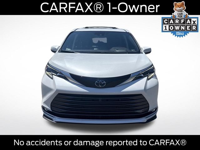 Used 2023 Toyota Sienna Platinum AWD/4WD image 2