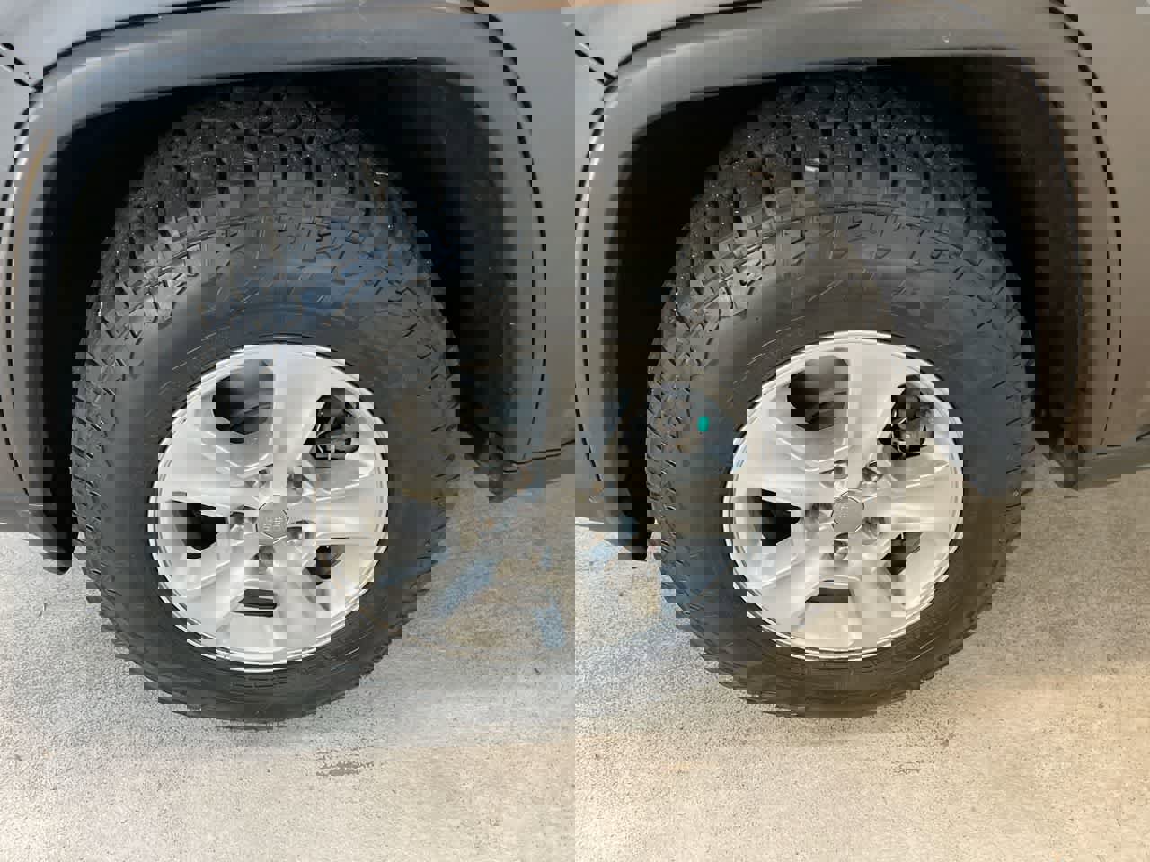 Used 2017 Jeep Grand Cherokee Laredo w/ Quick Order Package 23E image 10