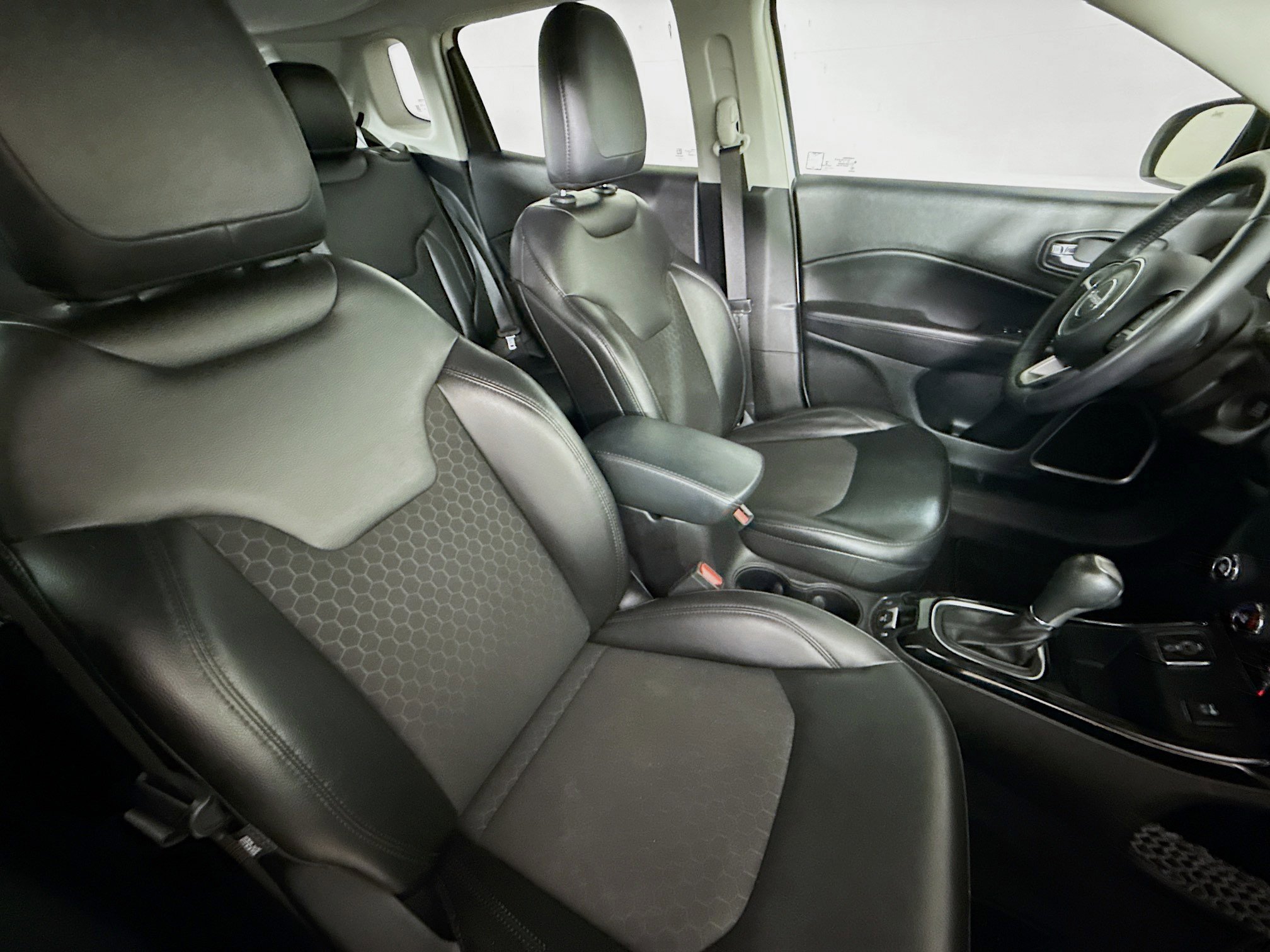 Used 2018 Jeep Compass Altitude image 34