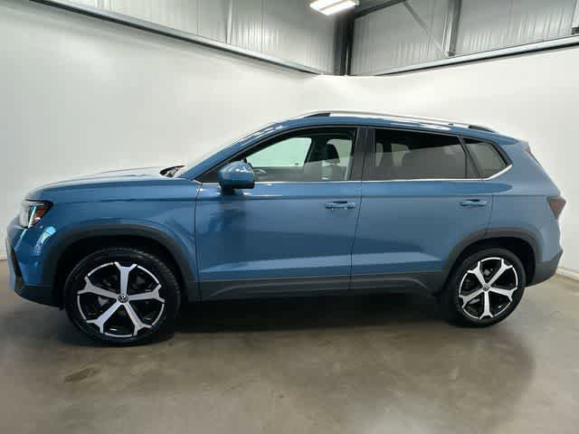 Certified 2025 Volkswagen Taos SEL AWD/4WD image 2