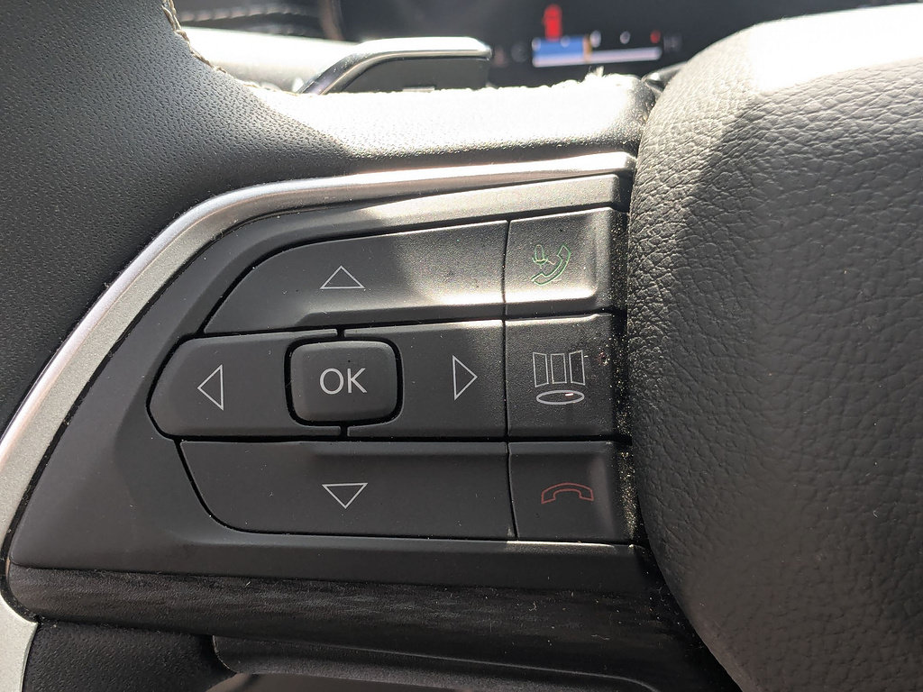 Used 2025 Jeep Grand Cherokee L Laredo w/ Luxury Tech Group I RWD image 17