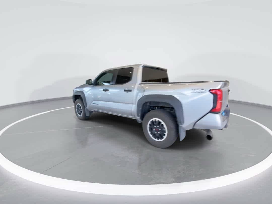 Certified 2025 Toyota Tacoma TRD Off-Road AWD/4WD image 6