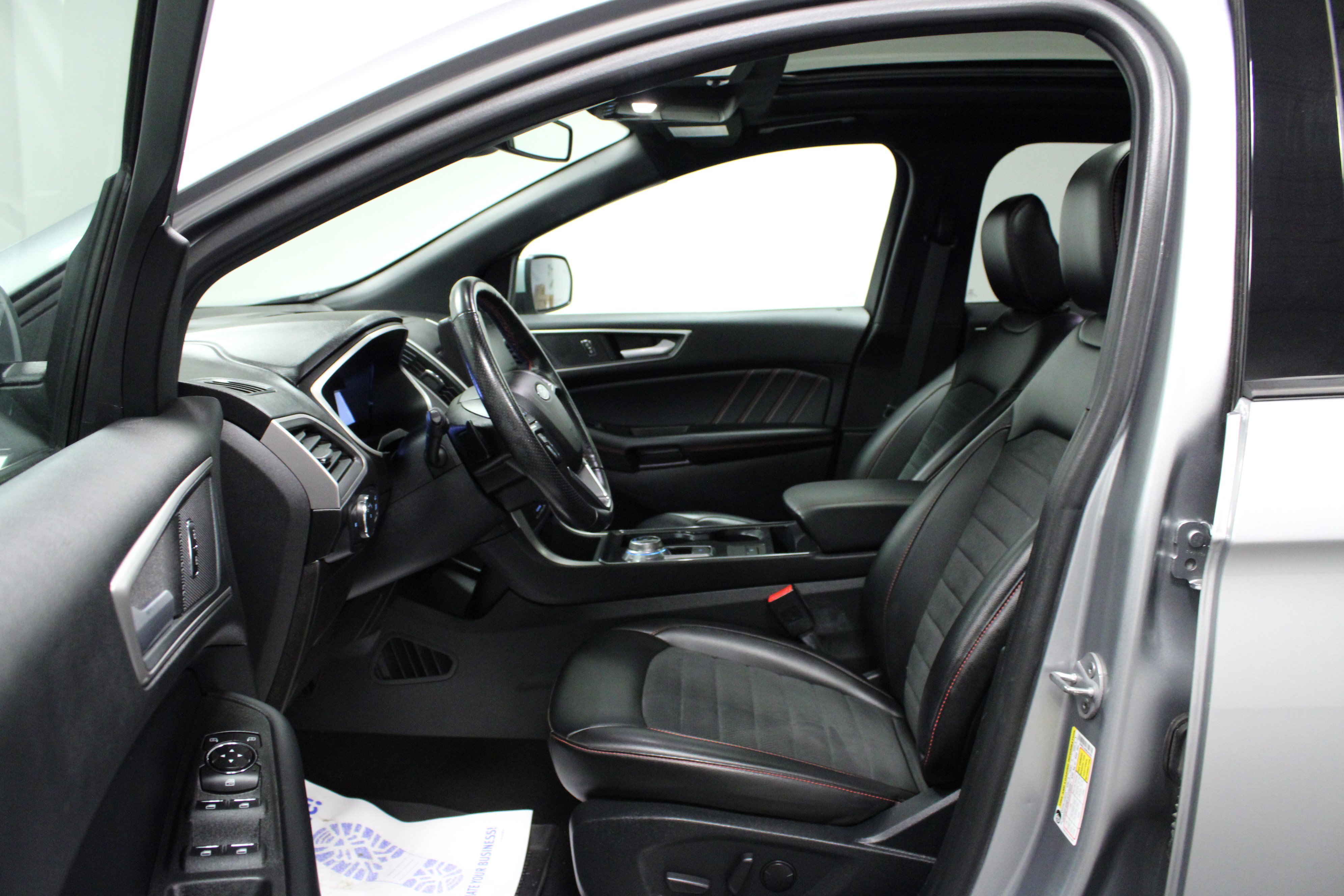 Used 2021 Ford Edge ST-Line w/ Class II Trailer Tow Package image 12