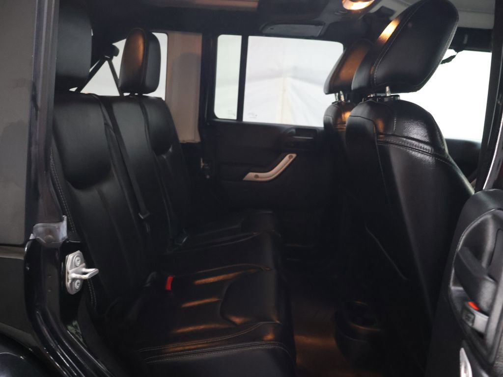Used 2016 RAM 1500 Laramie w/ Convenience Group AWD/4WD image 13