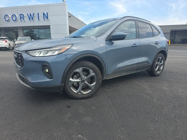 Used 2025 Ford Escape ST-Line Select AWD/4WD image 1