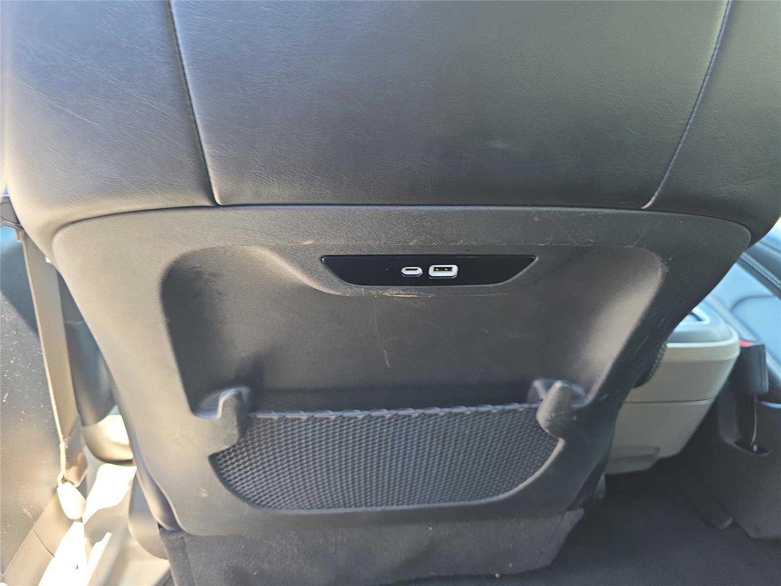 Used 2024 Chrysler Pacifica Select image 16