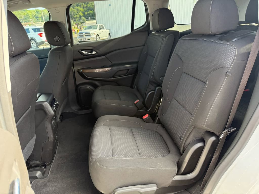 Used 2023 GMC Acadia SLE w/ Driver Convenience Package image 5