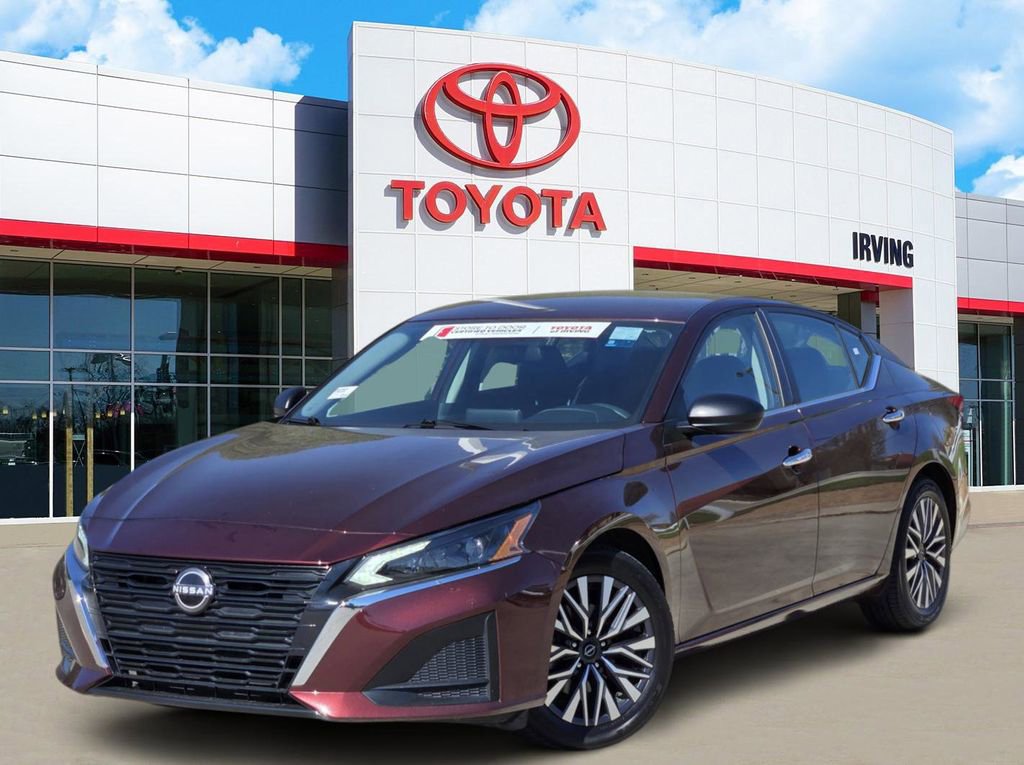 Used 2024 Nissan Altima 2.5 SV FWD image 1