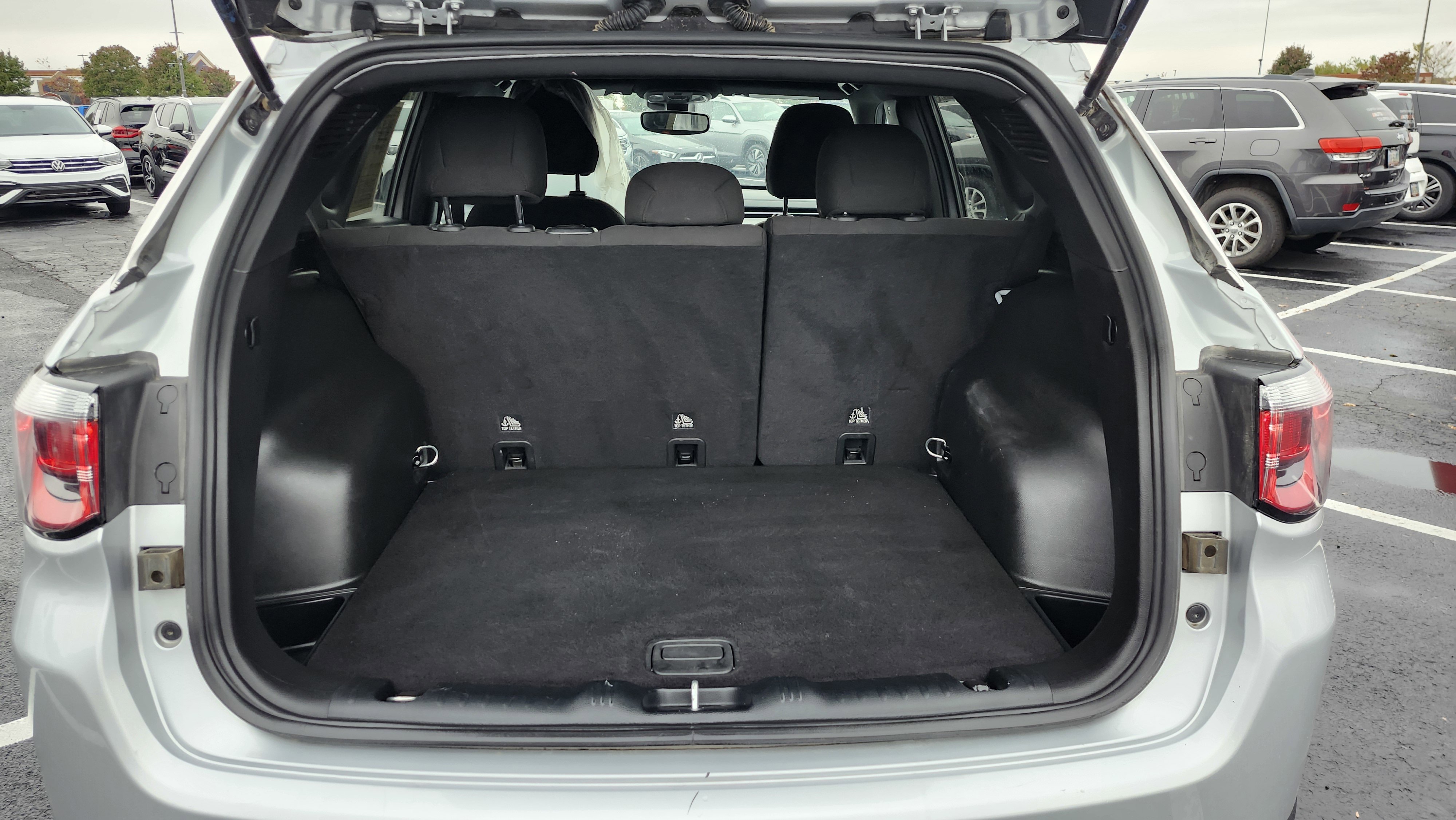 Used 2025 Jeep Compass Sport image 15