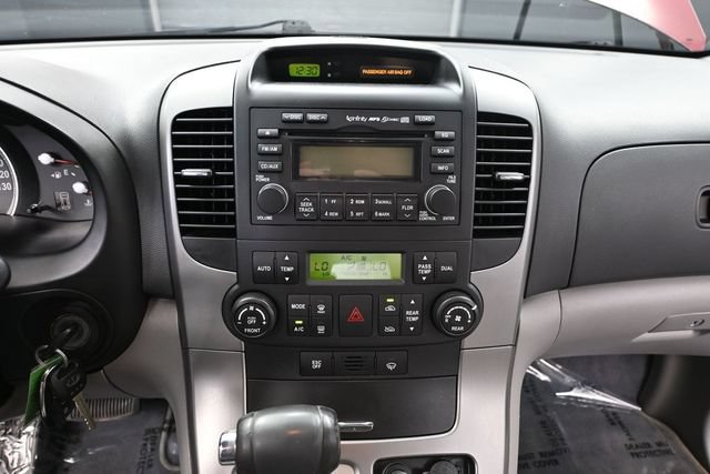 Used 2008 Hyundai Entourage GLS FWD image 27