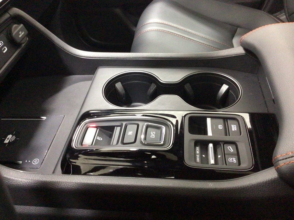 Used 2025 Honda Pilot TrailSport image 14