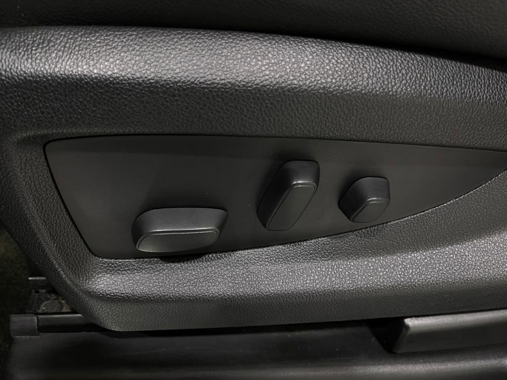 Used 2018 GMC Yukon SLT w/ HD Trailering Package image 18