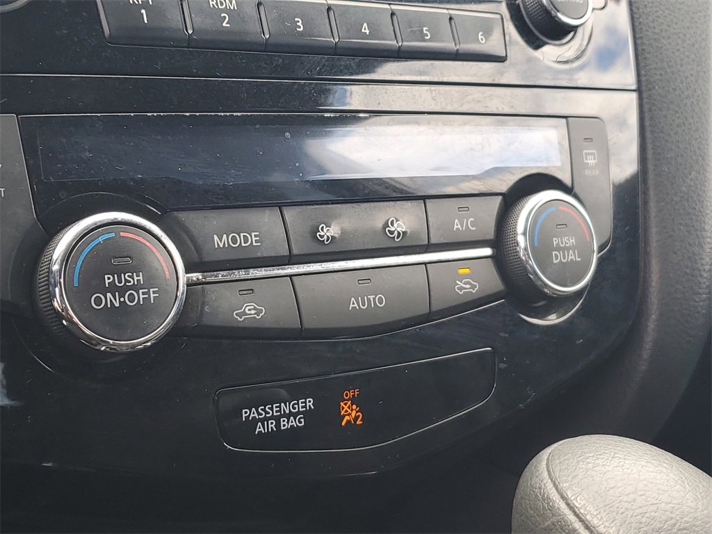 Used 2015 Nissan Rogue SV image 25