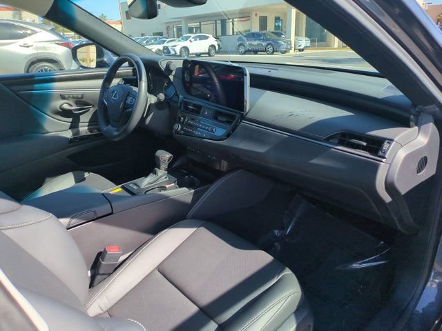 Used 2025 Lexus ES 300h w/ Premium Package image 32