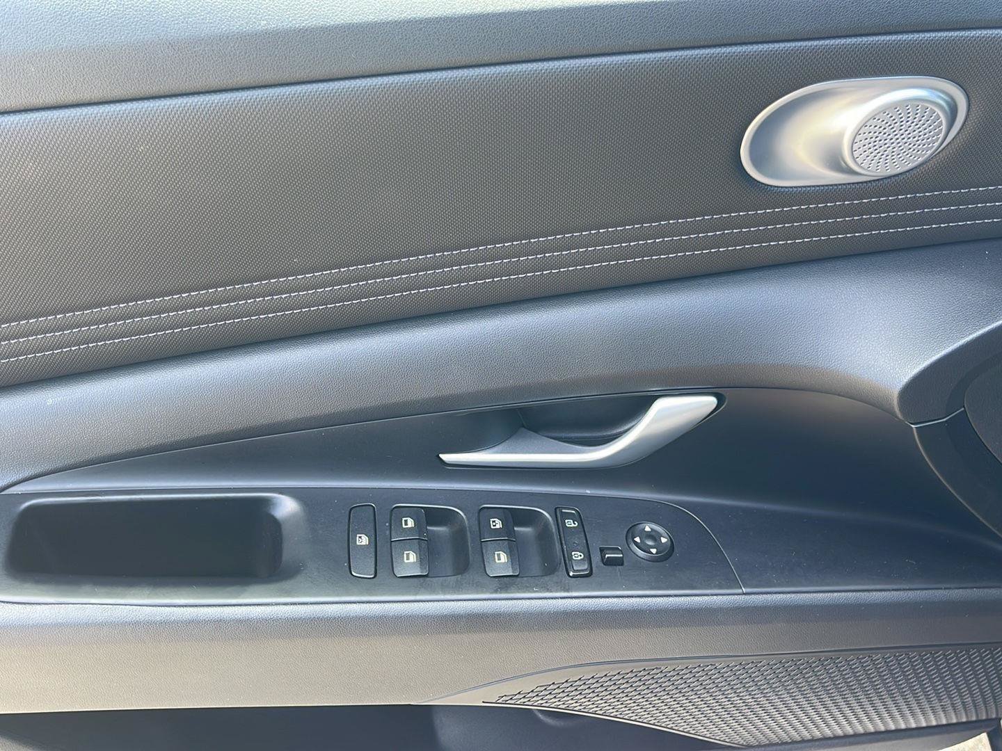 Used 2023 Hyundai Elantra SEL w/ Convenience Package FWD image 20