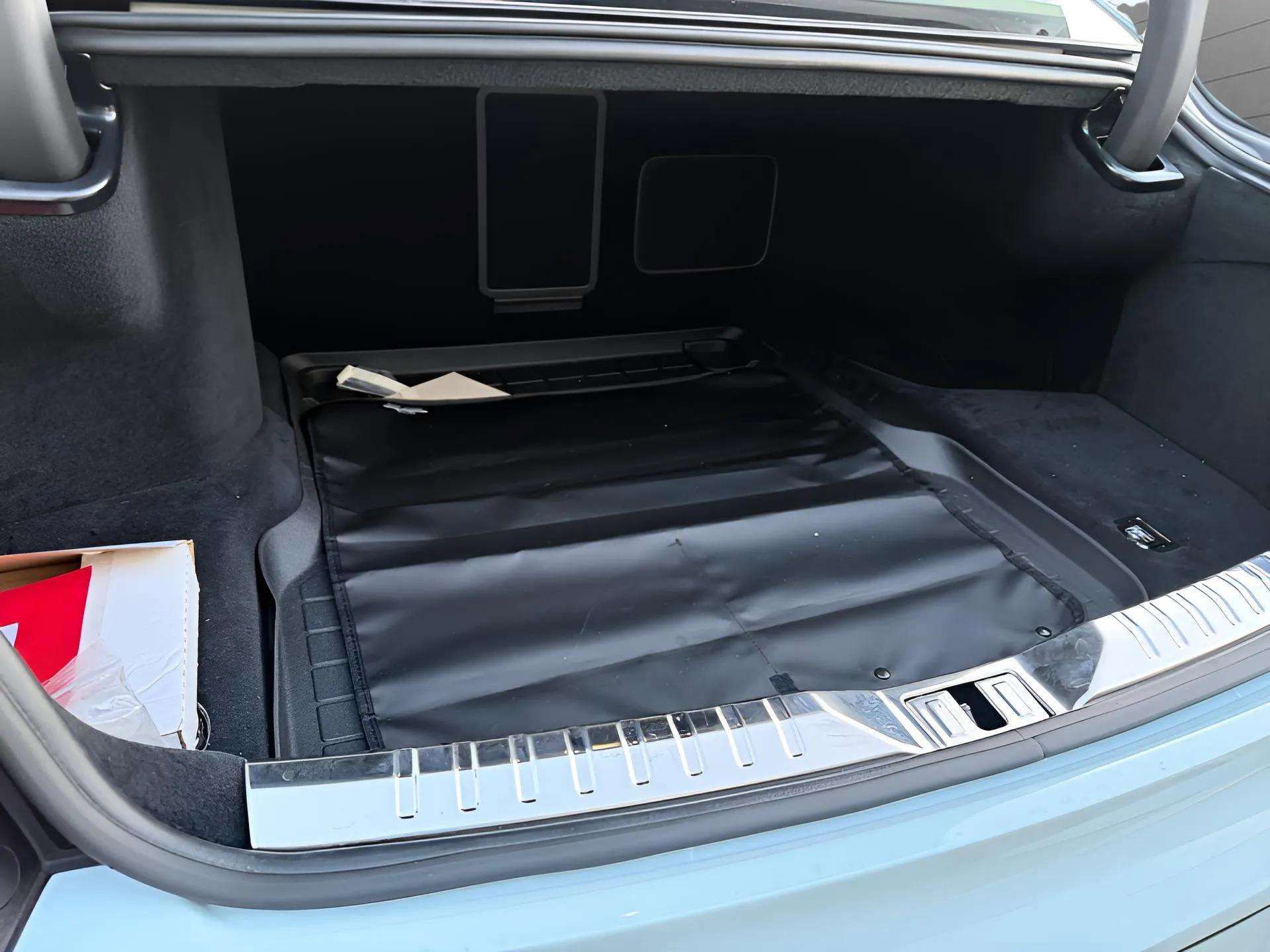 Used 2024 Bentley Flying Spur V8 image 46