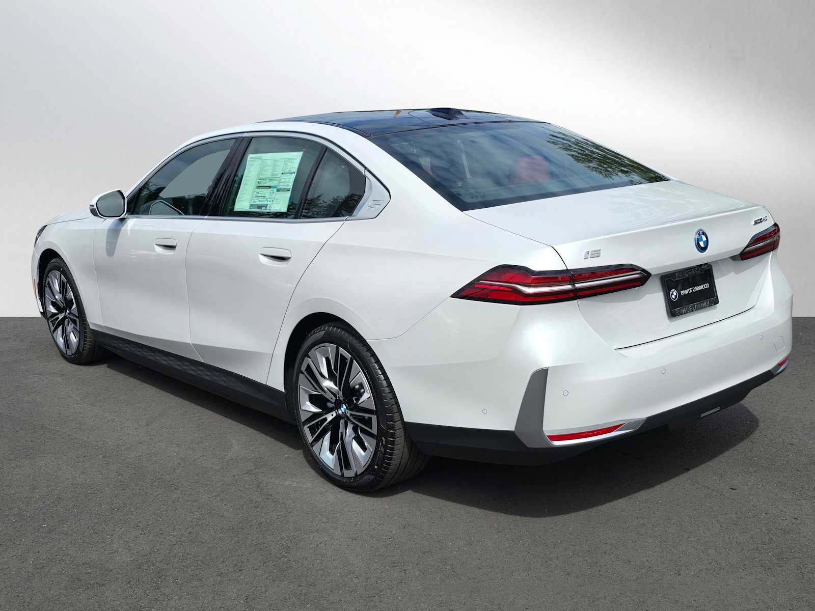 Used 2026 BMW i5 eDrive40 w/ Executive Package RWD image 5