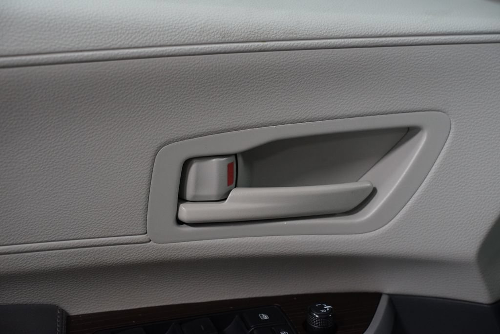 Certified 2023 Toyota Sienna LE FWD image 32