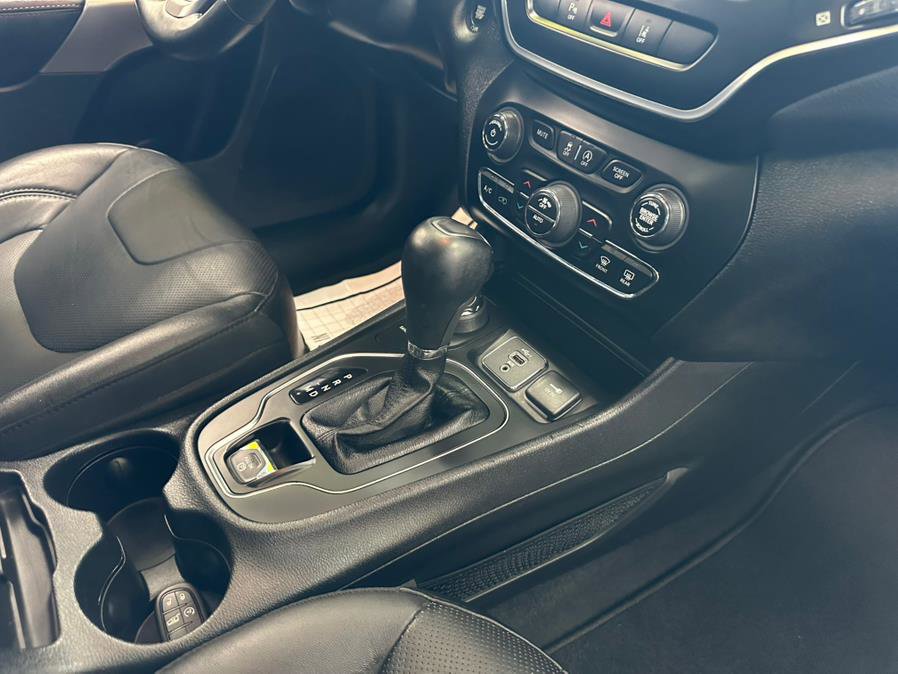 Used 2021 Jeep Cherokee Latitude Lux w/ Sun & Sound Group AWD/4WD image 38