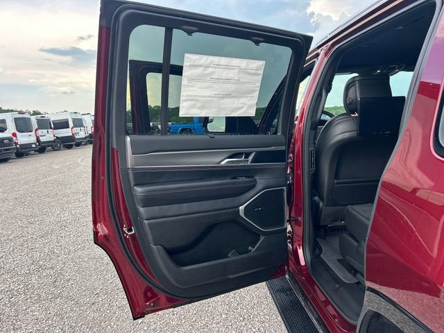 New 2025 Jeep Wagoneer Series III w/ Rear Seat Video Group 1 image 49