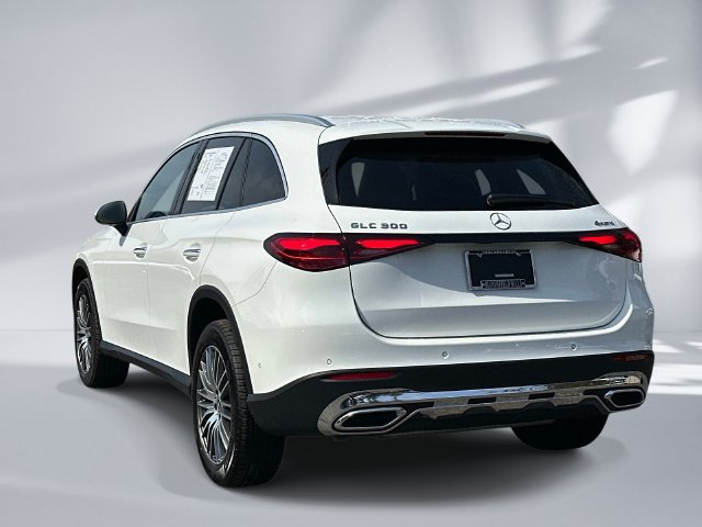 Used 2025 Mercedes-Benz GLC 300 4MATIC image 3