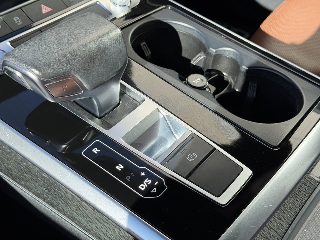 Used 2019 Audi Q8 Premium Plus w/ Premium Plus image 14