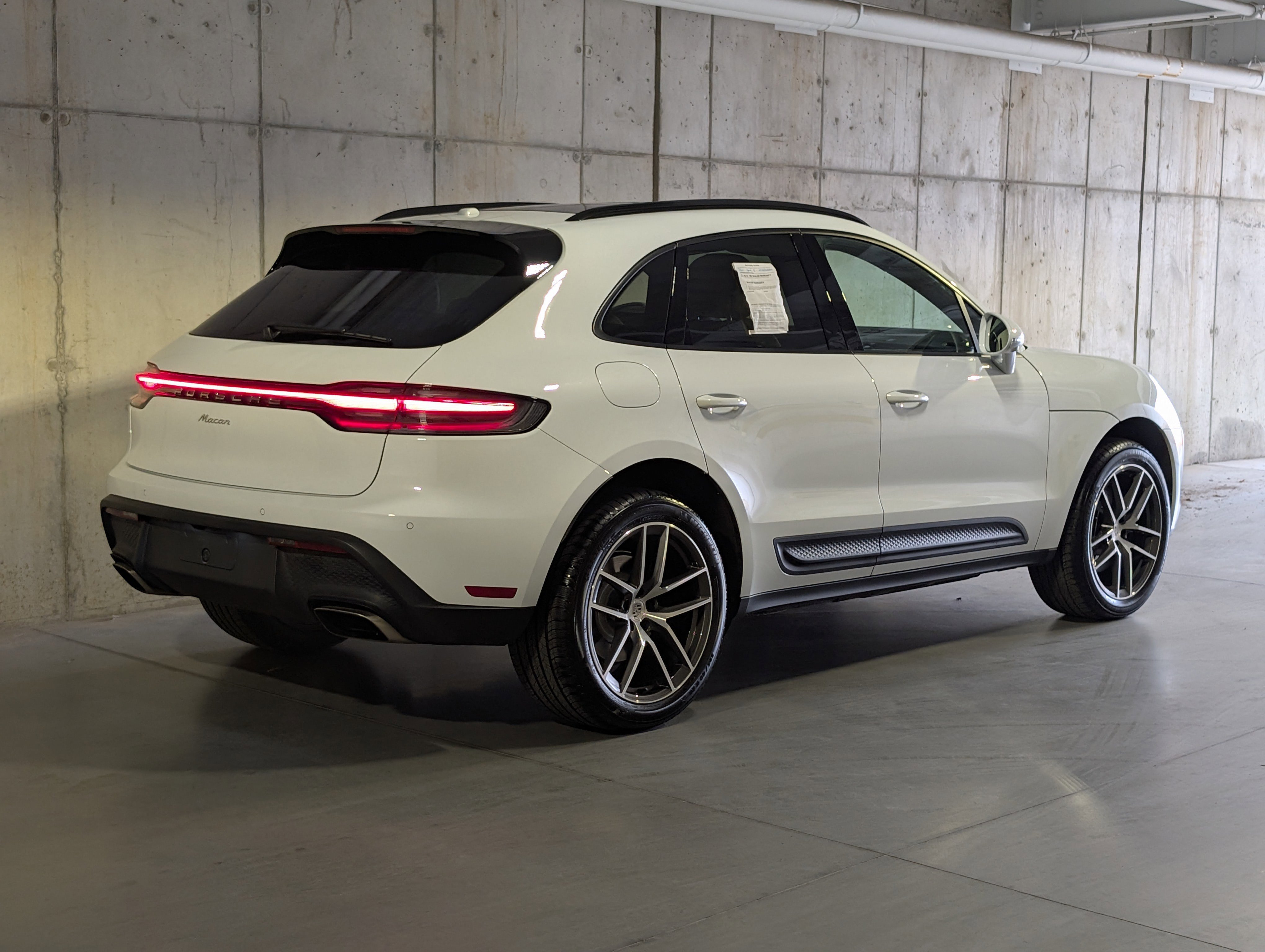 Certified 2025 Porsche Macan image 8