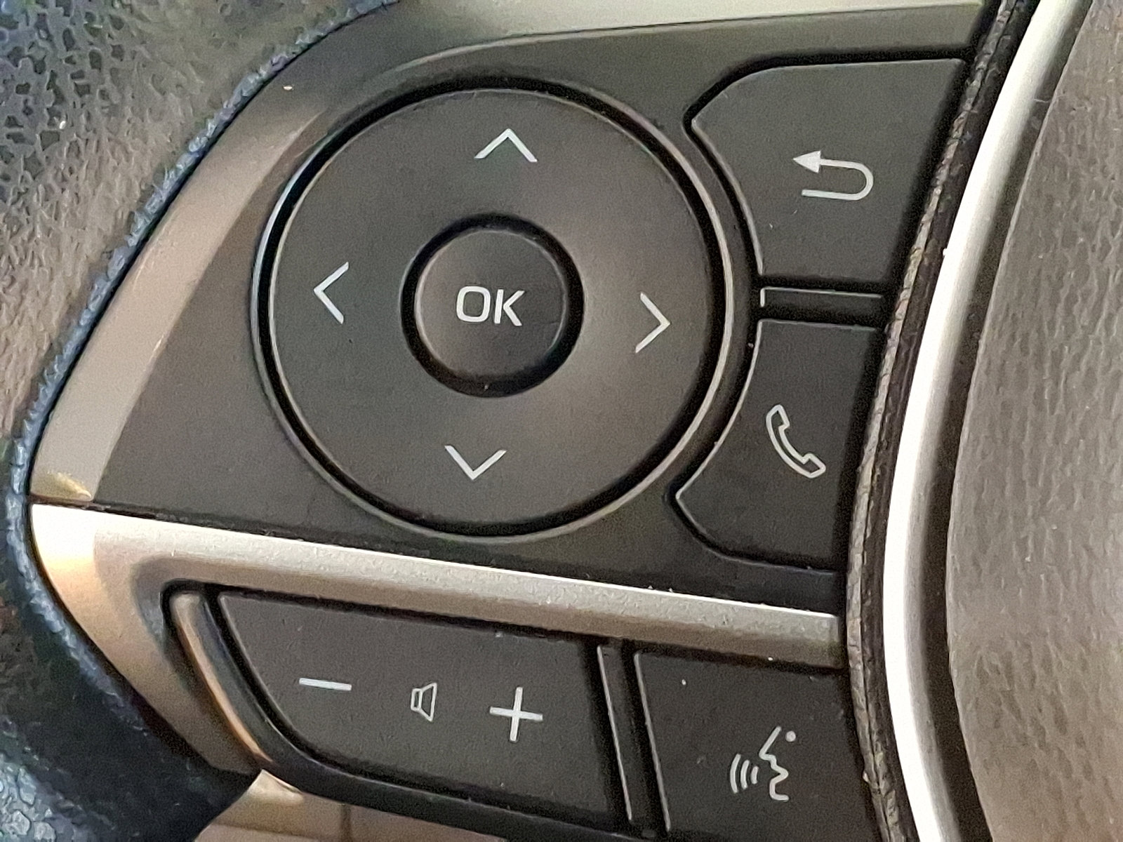 Used 2022 Toyota Camry LE AWD/4WD image 22