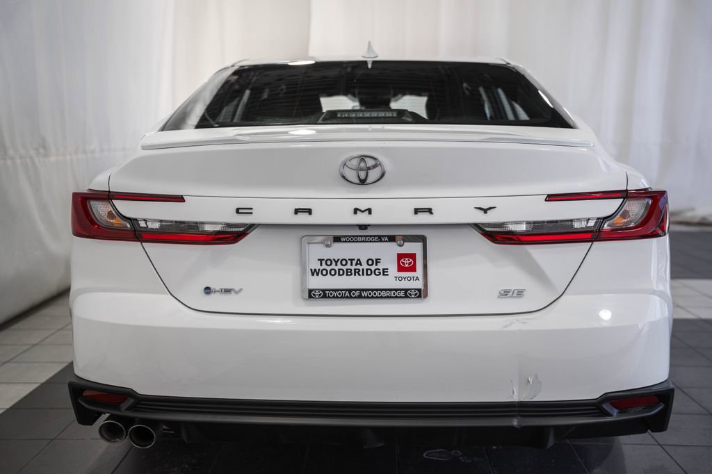 Used 2025 Toyota Camry SE image 5