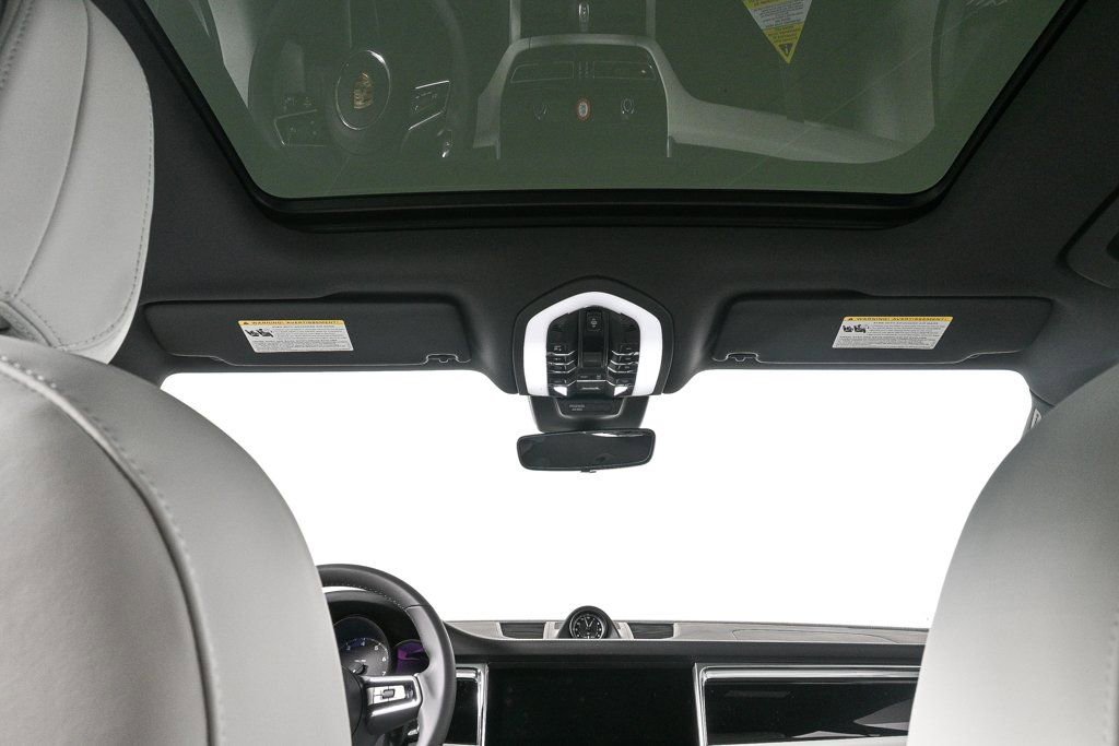 Certified 2025 Porsche Macan image 19
