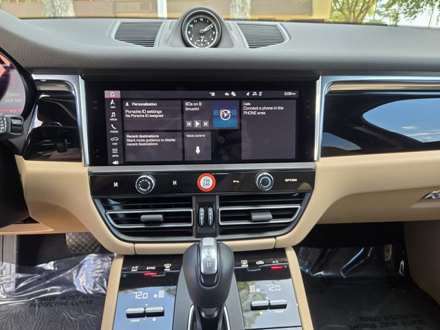 Used 2025 Porsche Macan Turbo AWD/4WD image 3