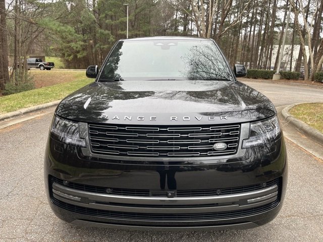 Used 2025 Land Rover Range Rover Long Wheelbase SE image 3