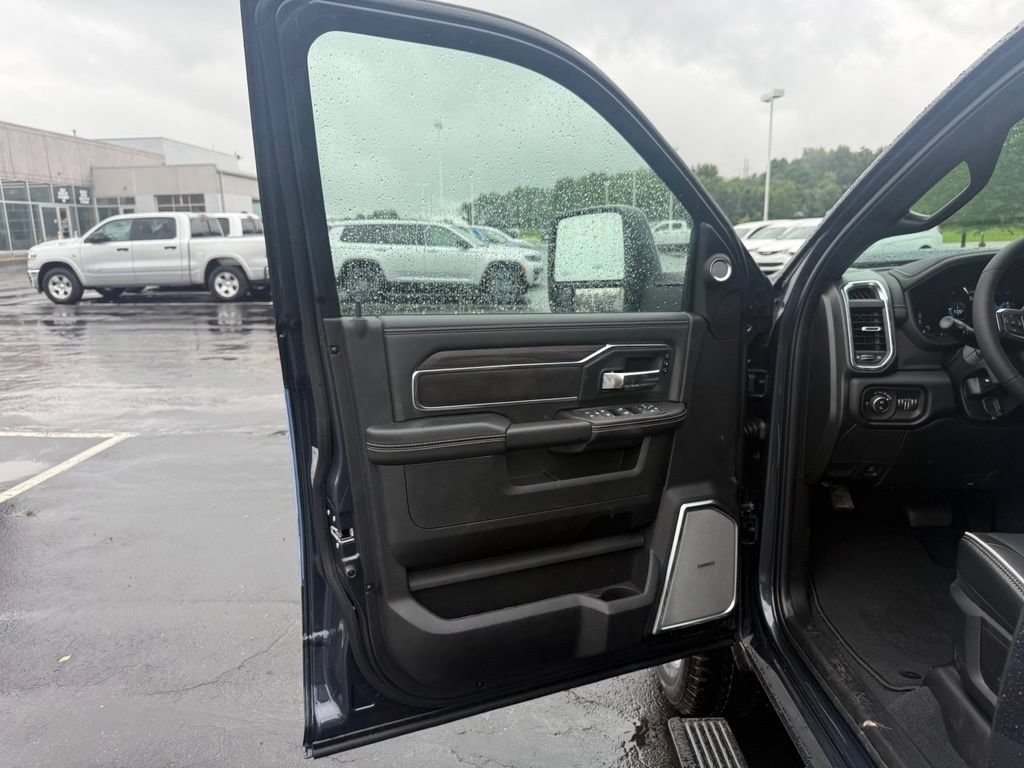 New 2026 RAM 2500 Laramie AWD/4WD image 13