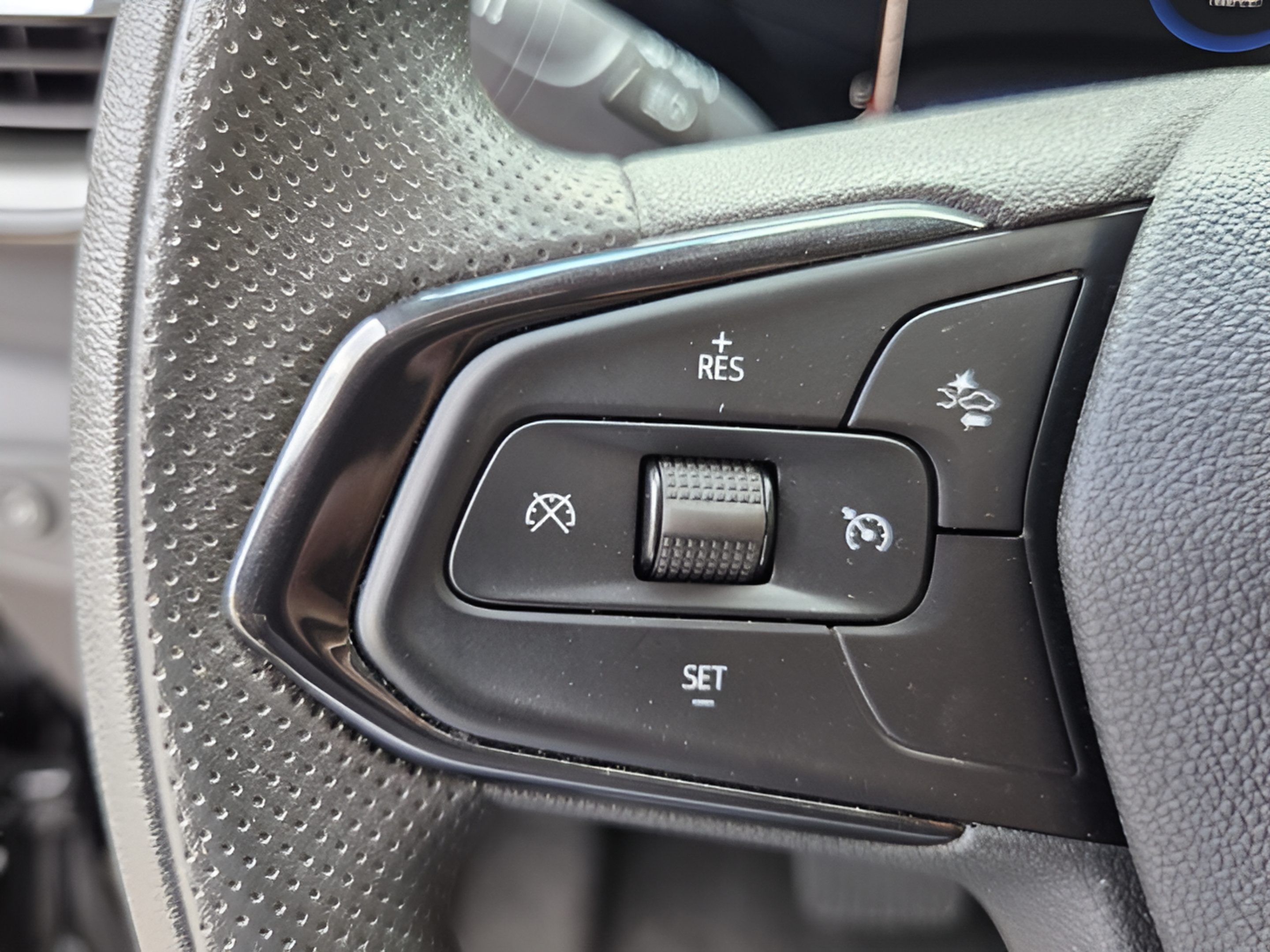 Used 2025 Chevrolet TrailBlazer LT FWD image 24