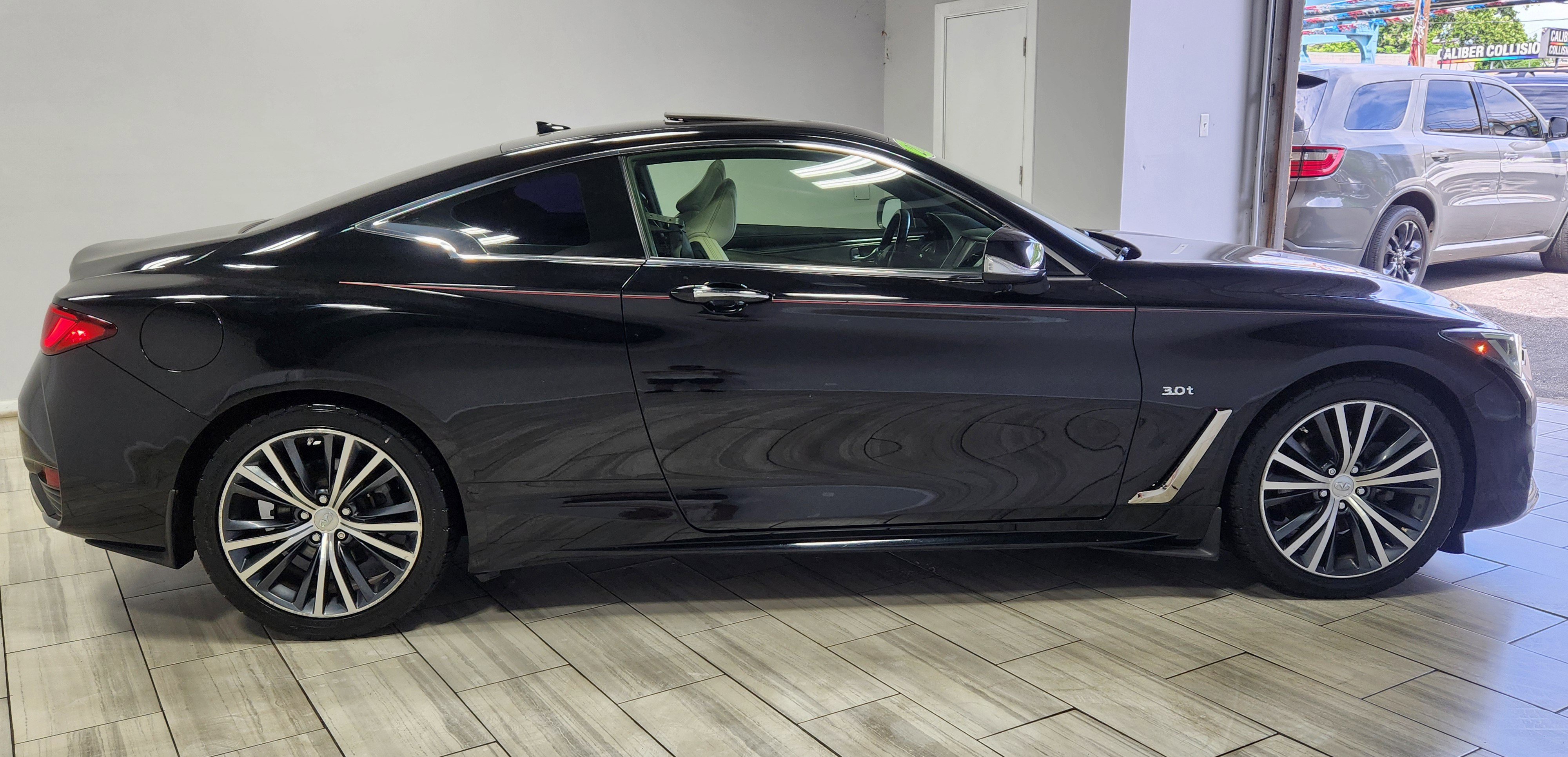Used 2017 INFINITI Q60 3.0t w/ Cargo Package AWD/4WD image 6