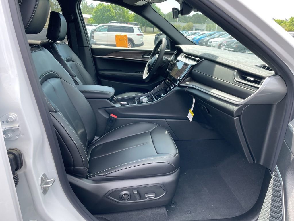 New 2026 Jeep Grand Cherokee Limited AWD/4WD image 13