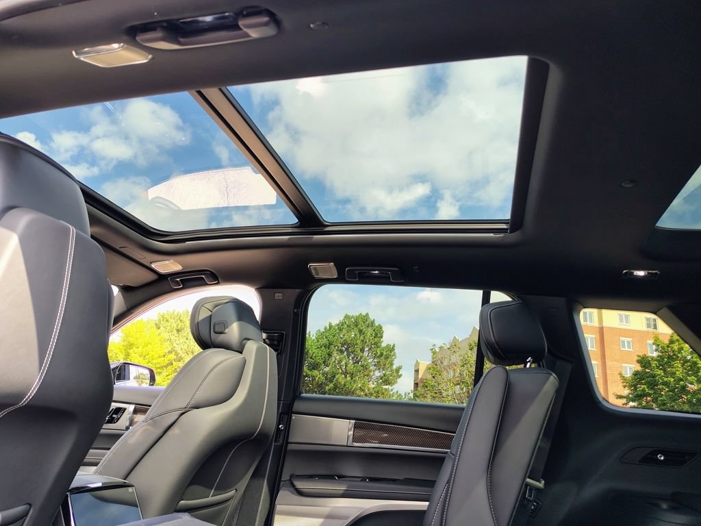 New 2027 Cadillac Vistiq Premium Luxury w/ LPO, Premium Carpet Package AWD/4WD image 38