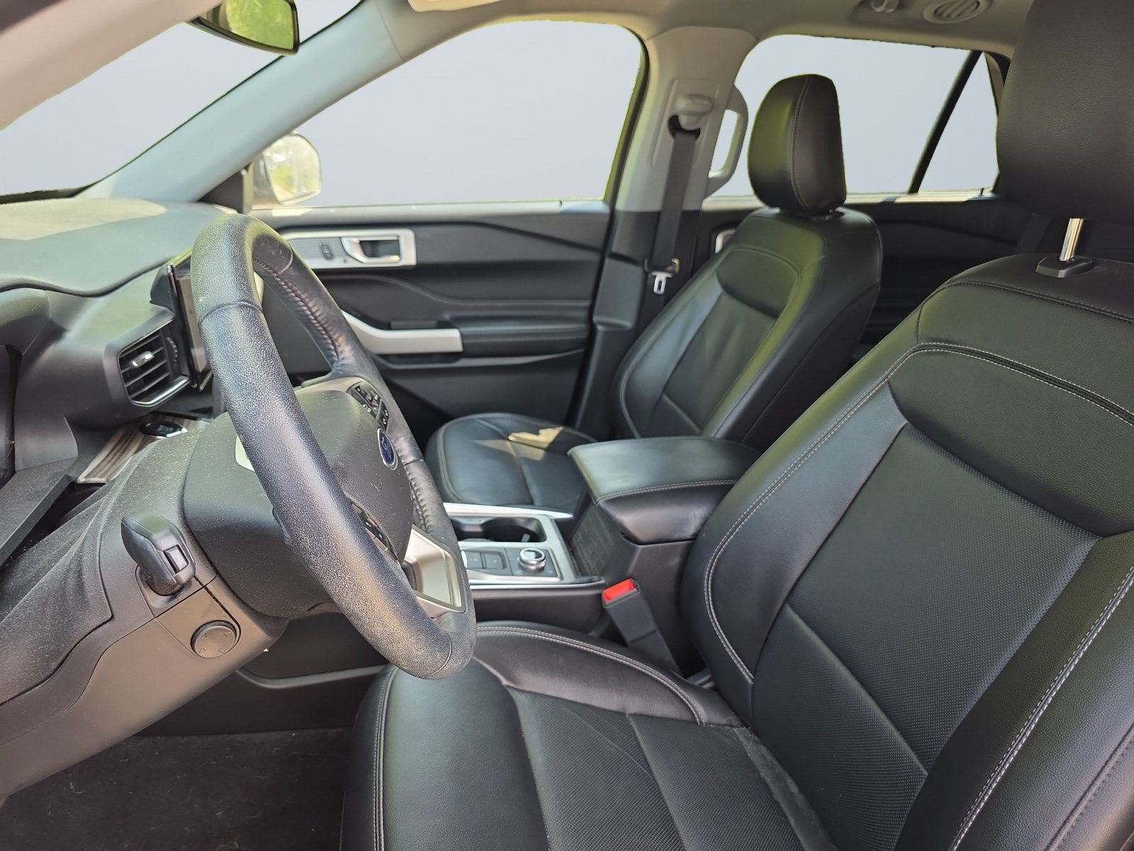 Used 2022 Ford Explorer Limited w/ Equipment Group 301A AWD/4WD image 11