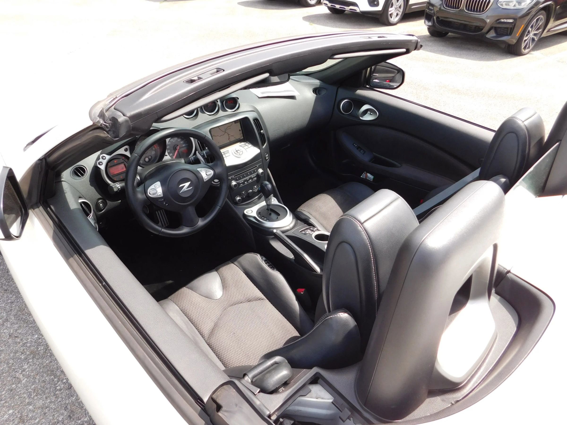 Used 2016 Nissan 370Z Touring RWD image 8