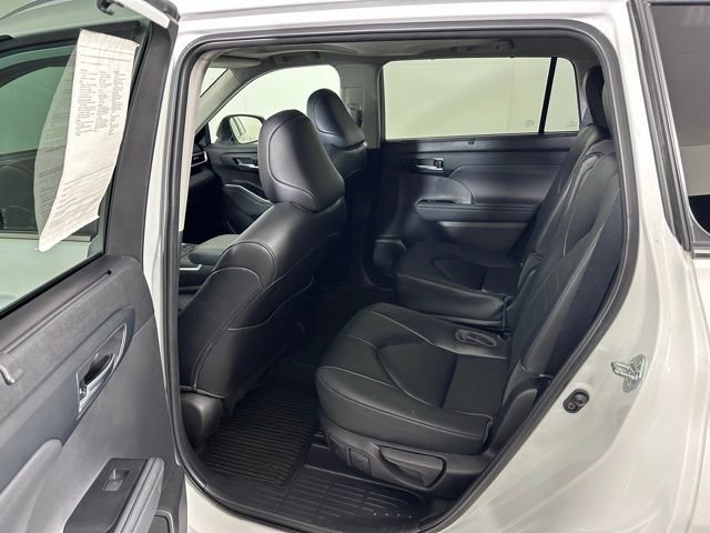 Used 2023 Toyota Highlander XLE image 17