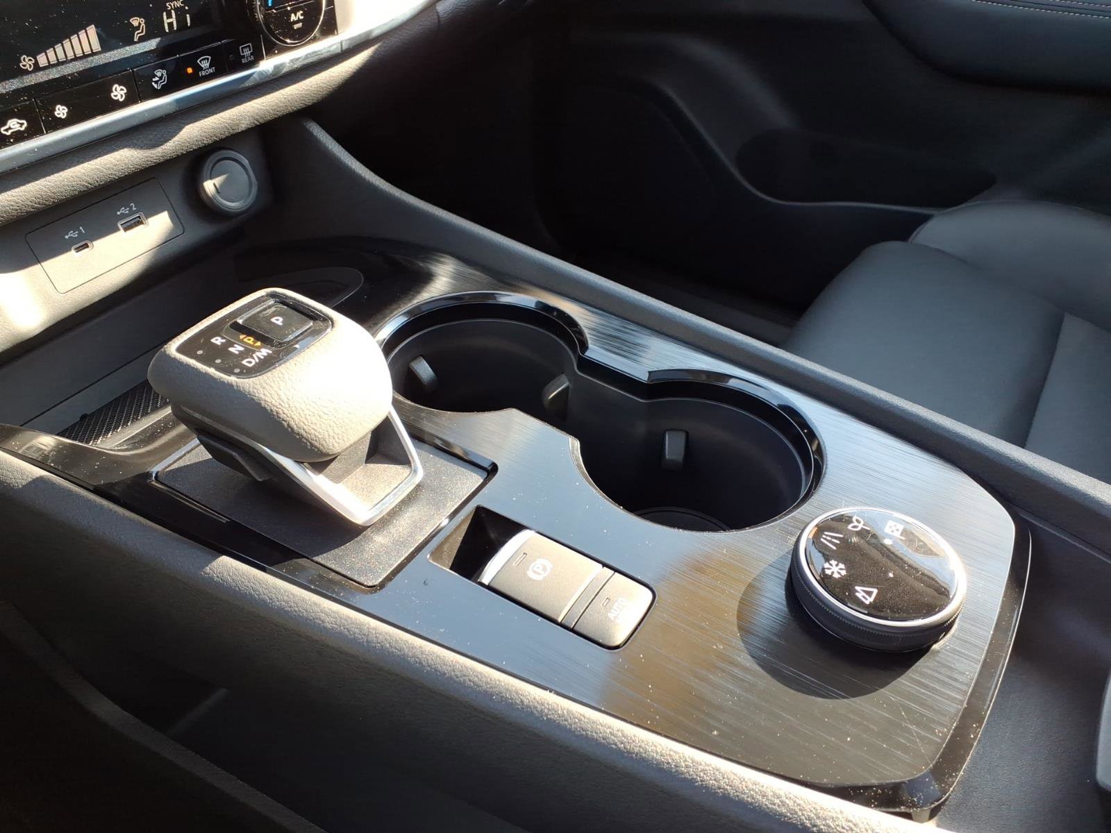 Used 2023 Nissan Rogue SV w/ SV Premium B Package image 23