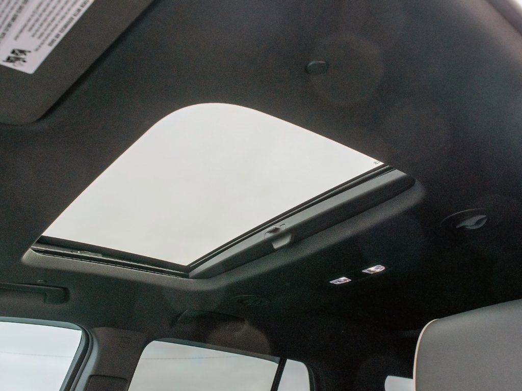 Used 2023 Chevrolet Traverse Premier w/ Redline Edition image 26