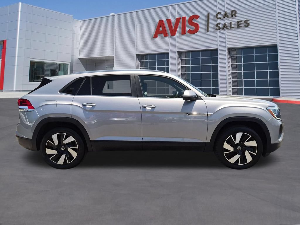 Used 2025 Volkswagen Atlas Cross Sport SE FWD image 5