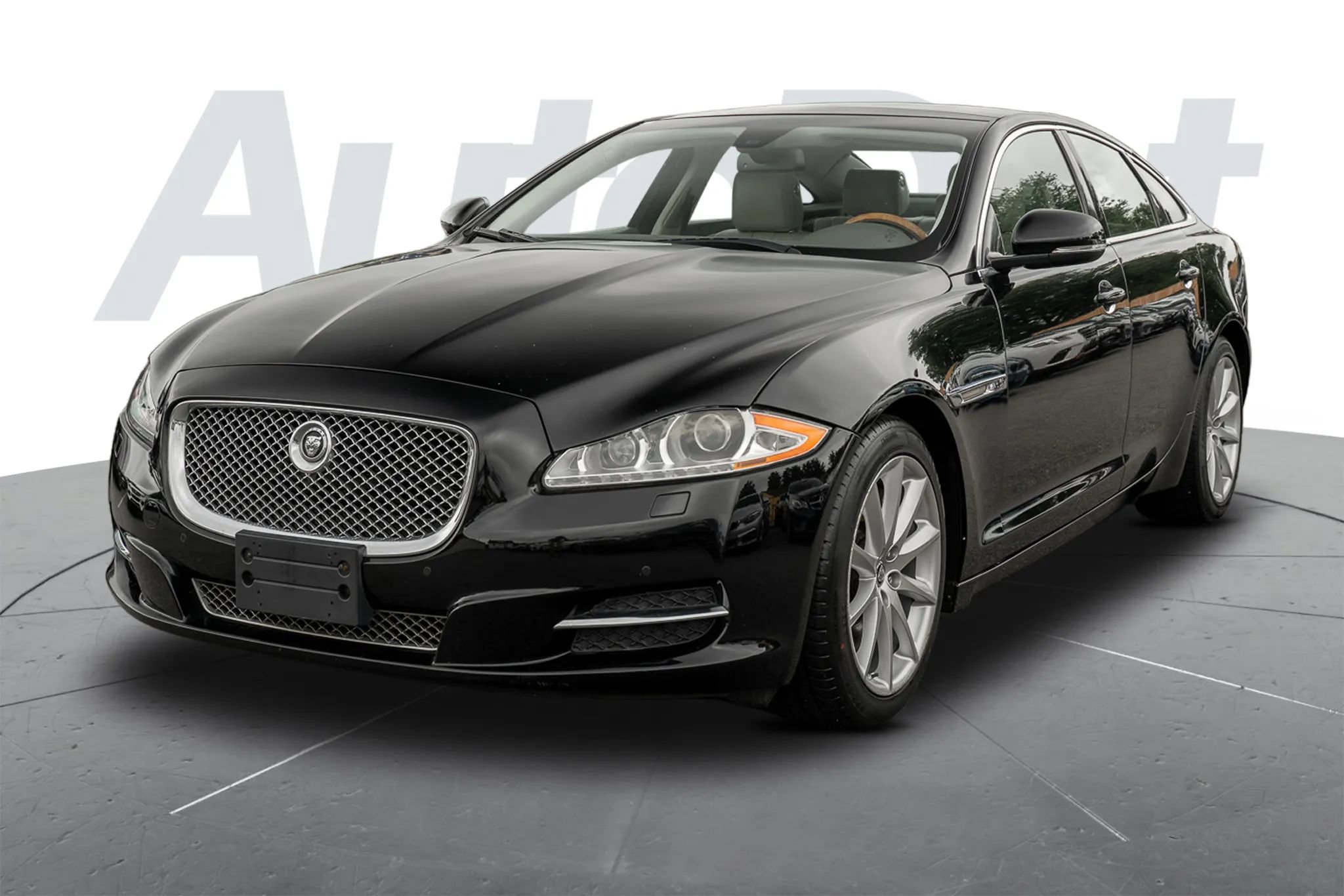 Used 2012 Jaguar XJ RWD image 5