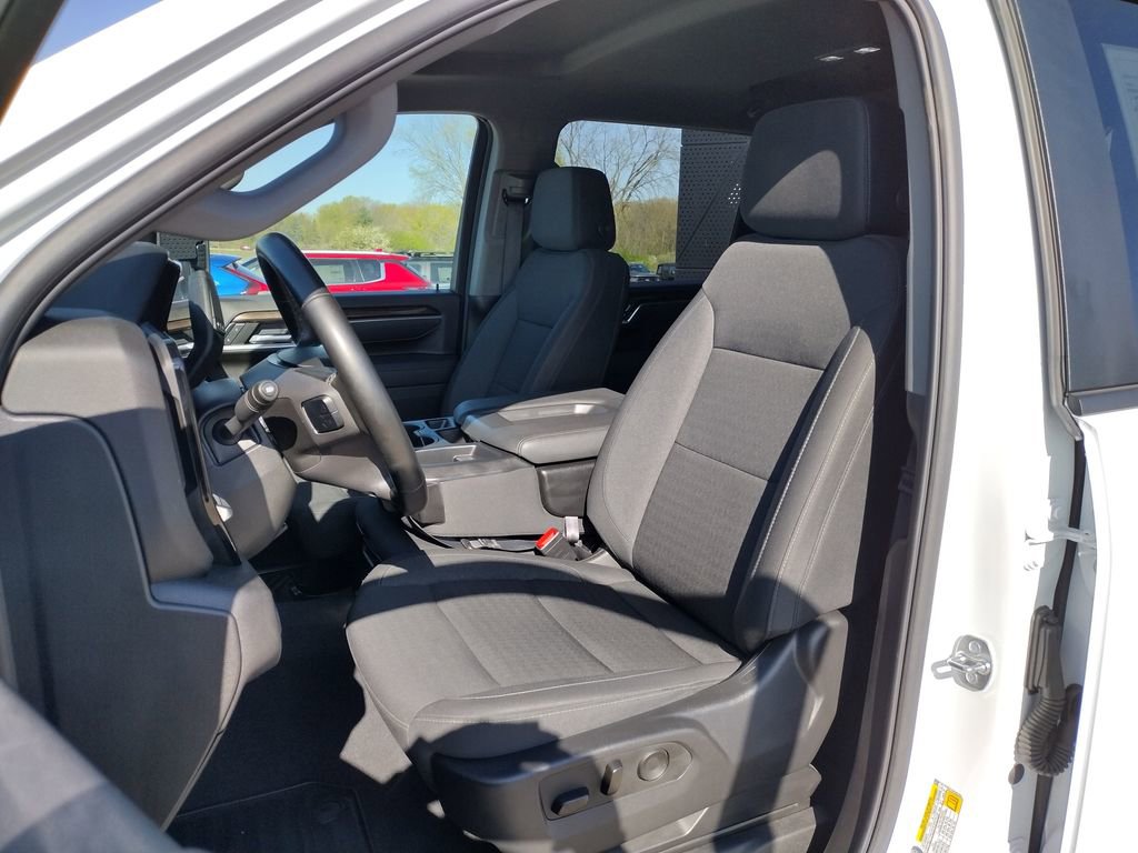 Used 2025 Chevrolet Silverado 2500 LT w/ Convenience Package AWD/4WD image 2