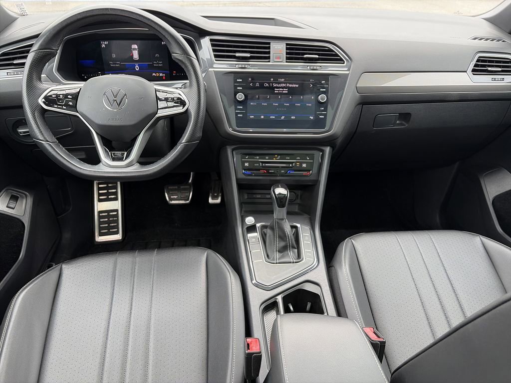 Certified 2022 Volkswagen Tiguan SE R-Line image 2