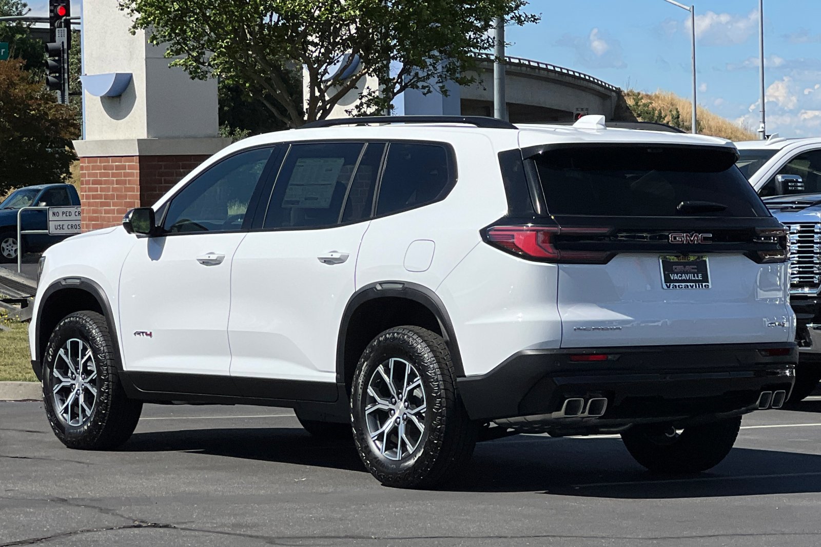 New 2026 GMC Acadia AT4 w/ LPO, Floor Liner Package AWD/4WD image 7