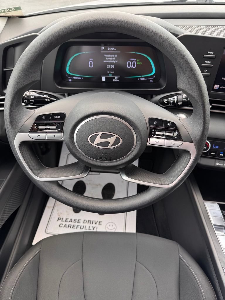 Used 2026 Hyundai Elantra Hybrid FWD image 26
